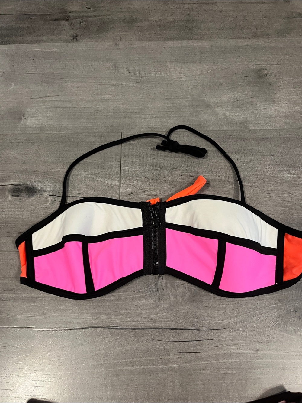 Bikini - Picture 2 of 9